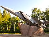 Памятник самолету МИГ-25